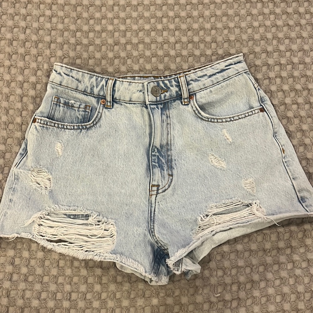 zara light wash distressed denim shorts